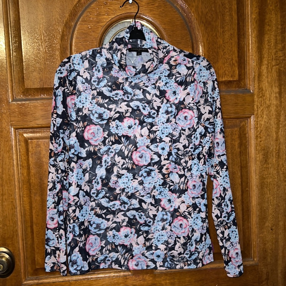 Women’s Banana Republic Factory cow neck long sleeve